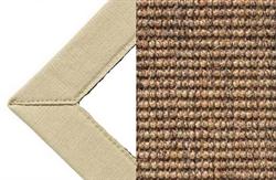 Sisal Cognac 008 tæppe med kantbånd i beige farve